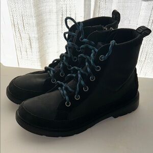 UGG‎ Robley Youth Size 5(7 wm)Black Leather Weather Waterproof Boots 1112458K
